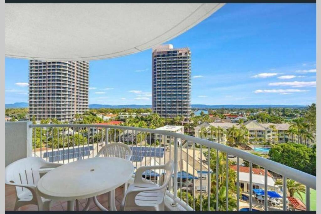 Surfers/Broadbeach Pool View. Free Parking & Wifi 골드코스트 외부 사진